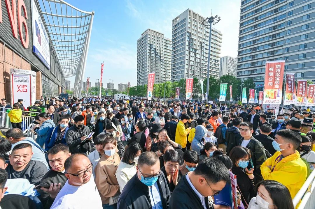 展會觀眾場外.jpg 展會觀眾場外.jpg